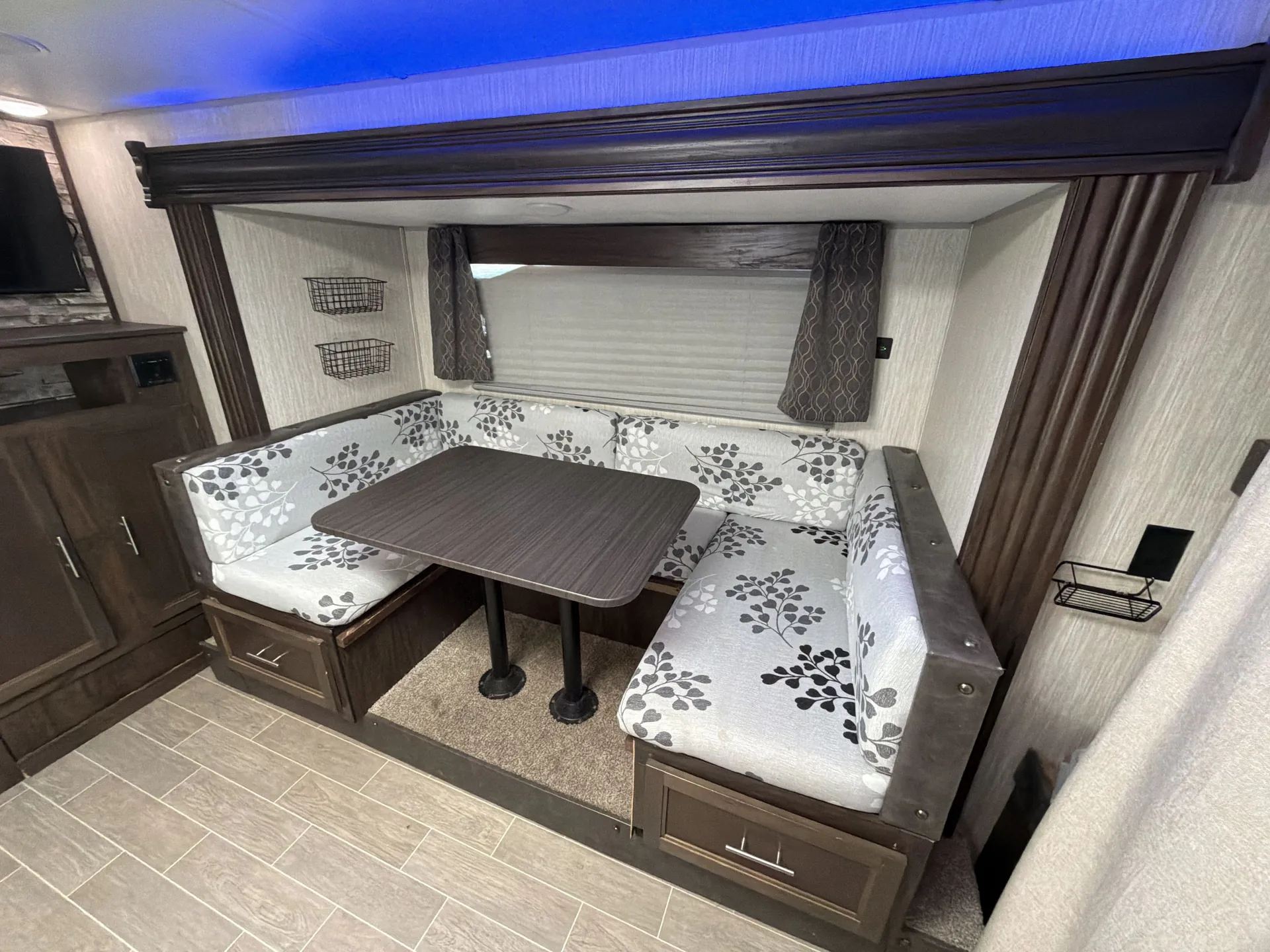 2020 Forest River Cherokee Grey Wolf 27RR — living area main