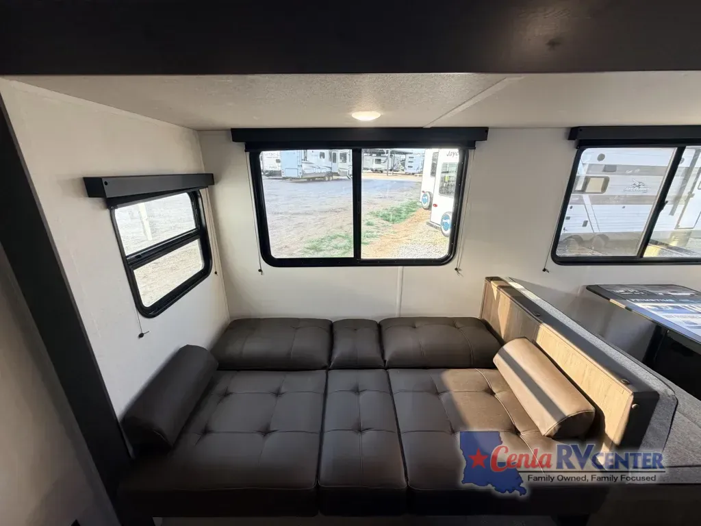 2027 Forest River Avenger 26DBS — Photo 7