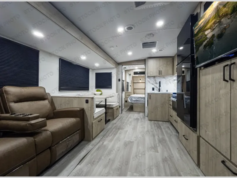 2027 Grand Design Imagine 2800BH - Photo 3