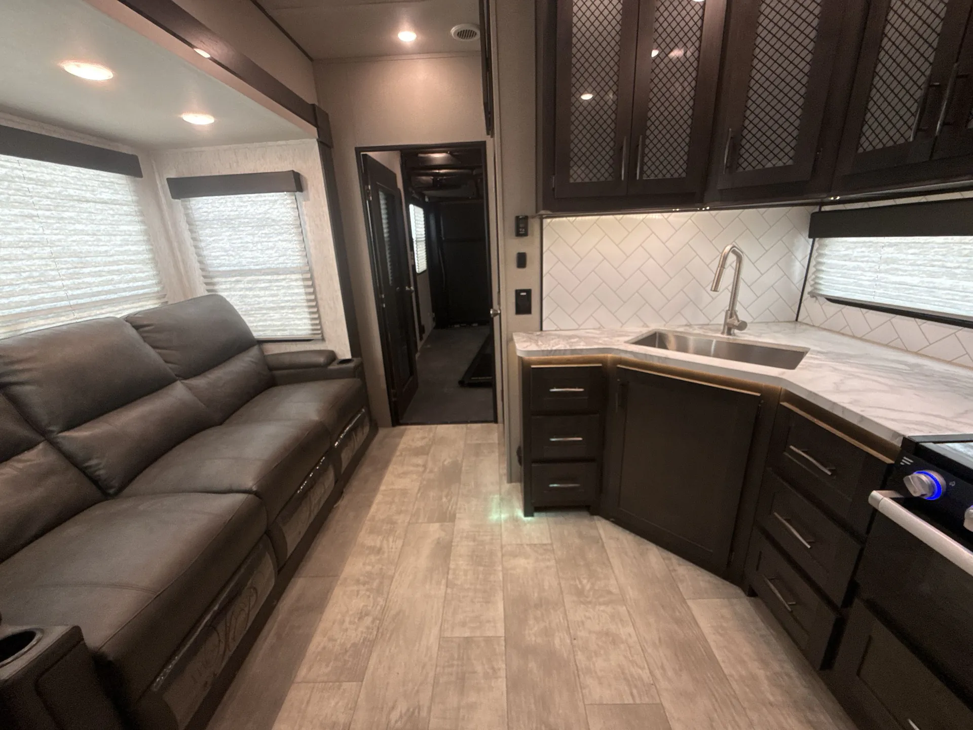 2022 Grand Design Momentum G Class 31G - Photo 3