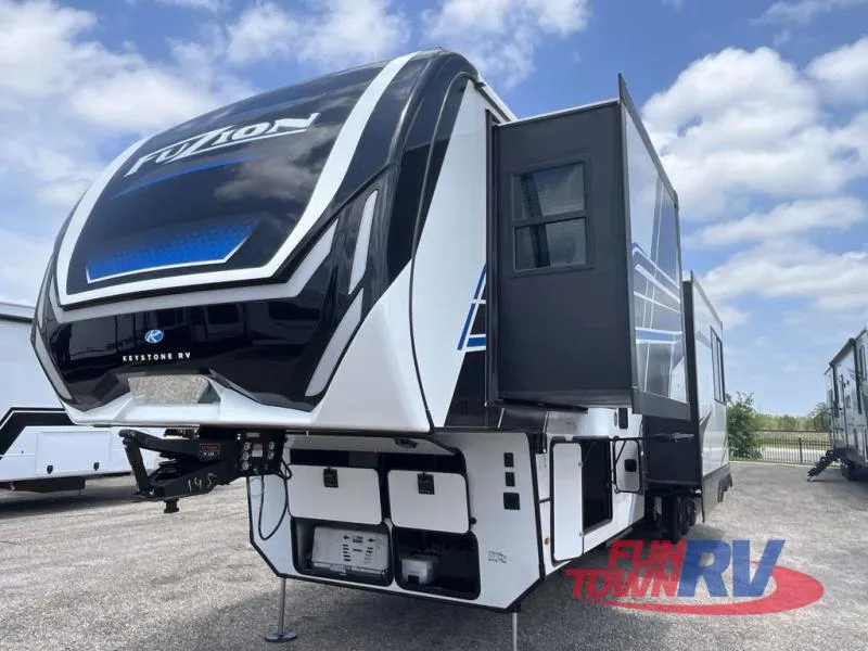 2025 Keystone RV Fuzion New    440 - Photo 3