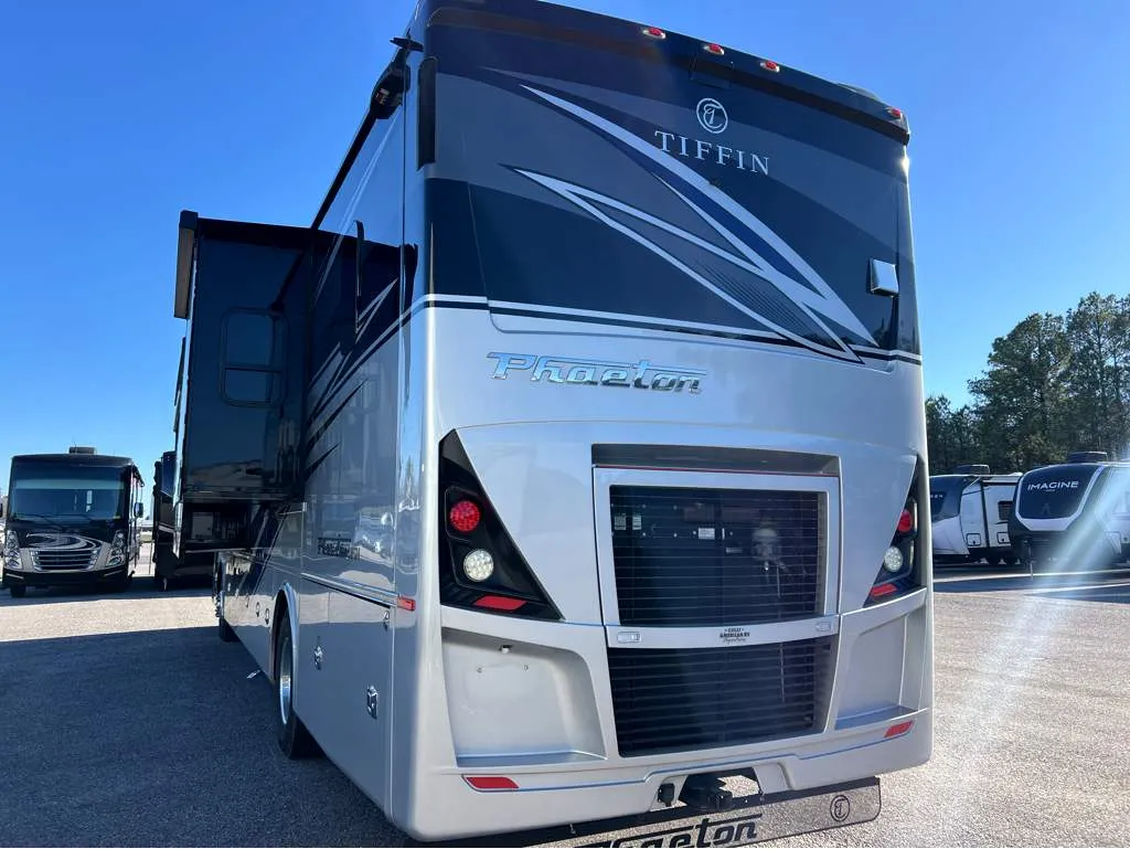 2025 Tiffin Phaeton 40 IH - Photo 4