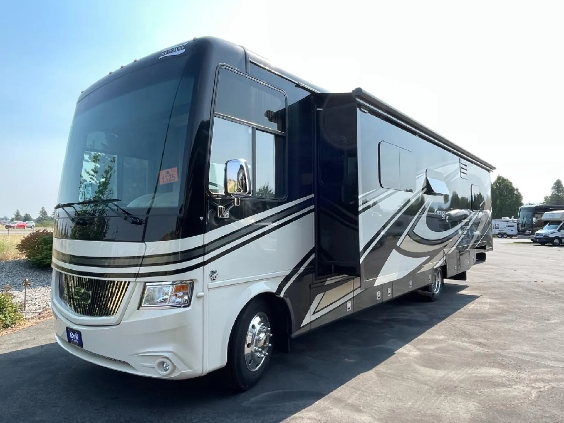 2020 Newmar Canyon Star 3513 - Photo 3