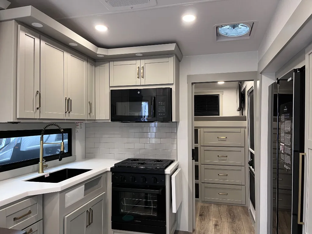 2026 Brinkley Model Z 2810, Photos photo 8