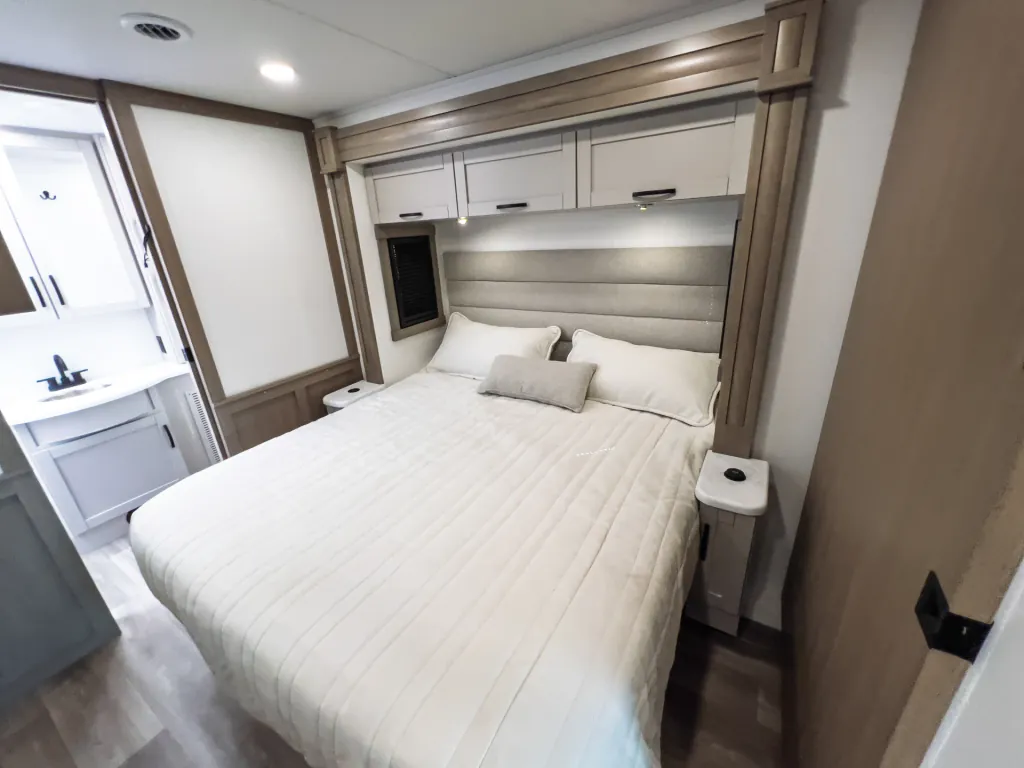 2027 Entegra Coach Vision XL 36C, Photos photo 16