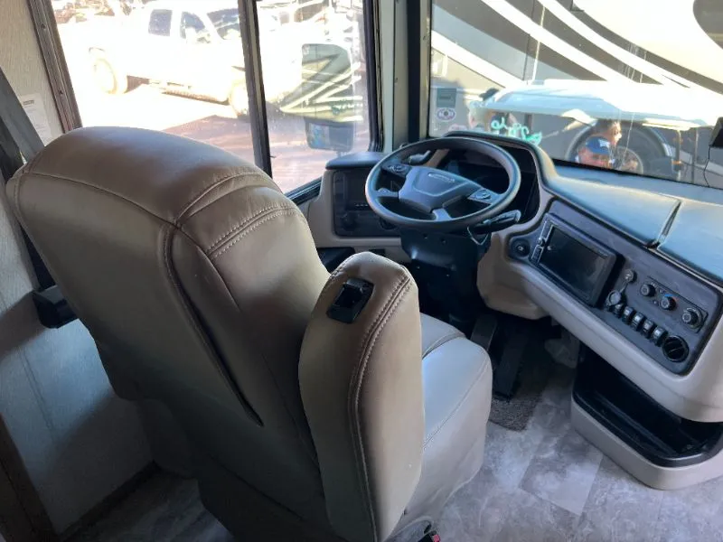 2023 Holiday Rambler Navigator 38N - Photo 4