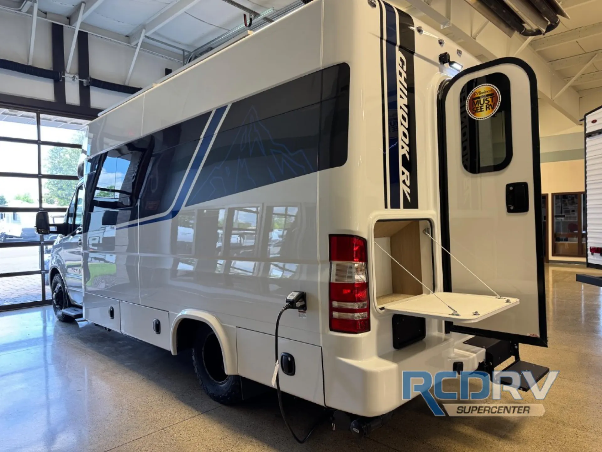 2025 Chinook RV Summit EB - Photo 4