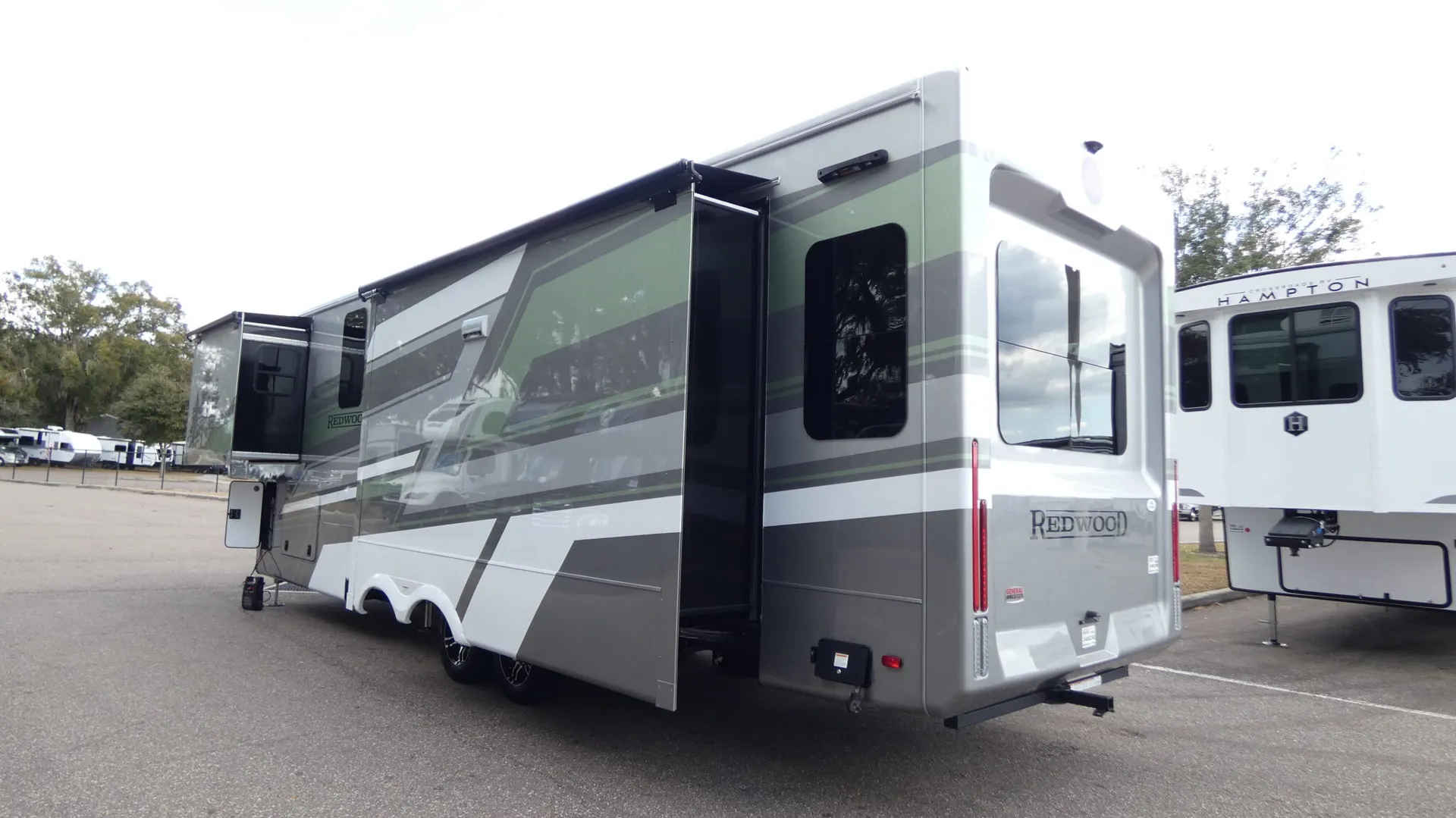 2026 Crossroads RV Redwood 371RL - Photo 4