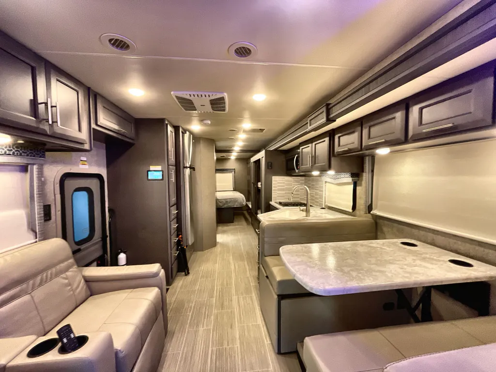 2022 Thor Motor Coach Magnitude RS36, Photos photo 2