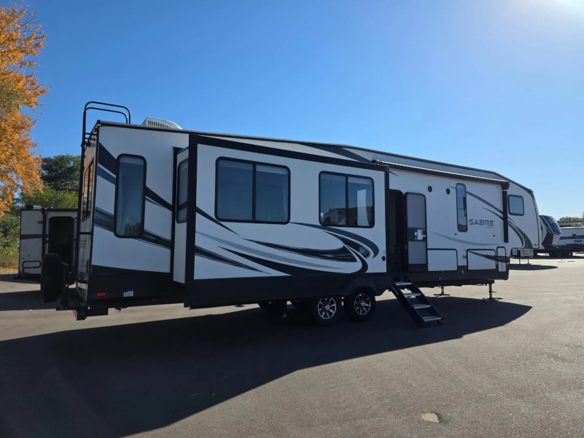 2020 Forest River Sabre 36BHQ — Photo 6