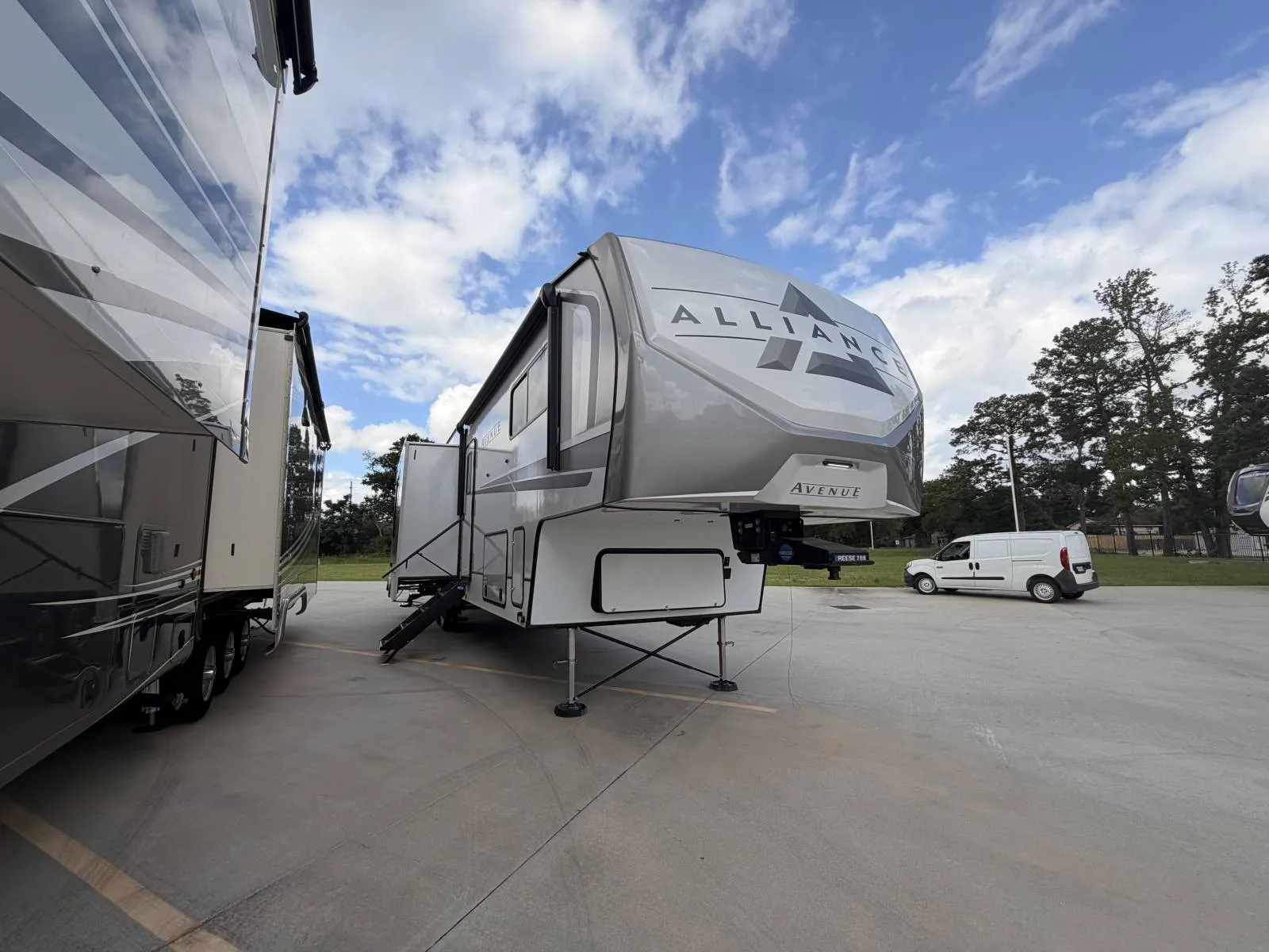 2024 Alliance RV Avenue 38DBL - Photo 2
