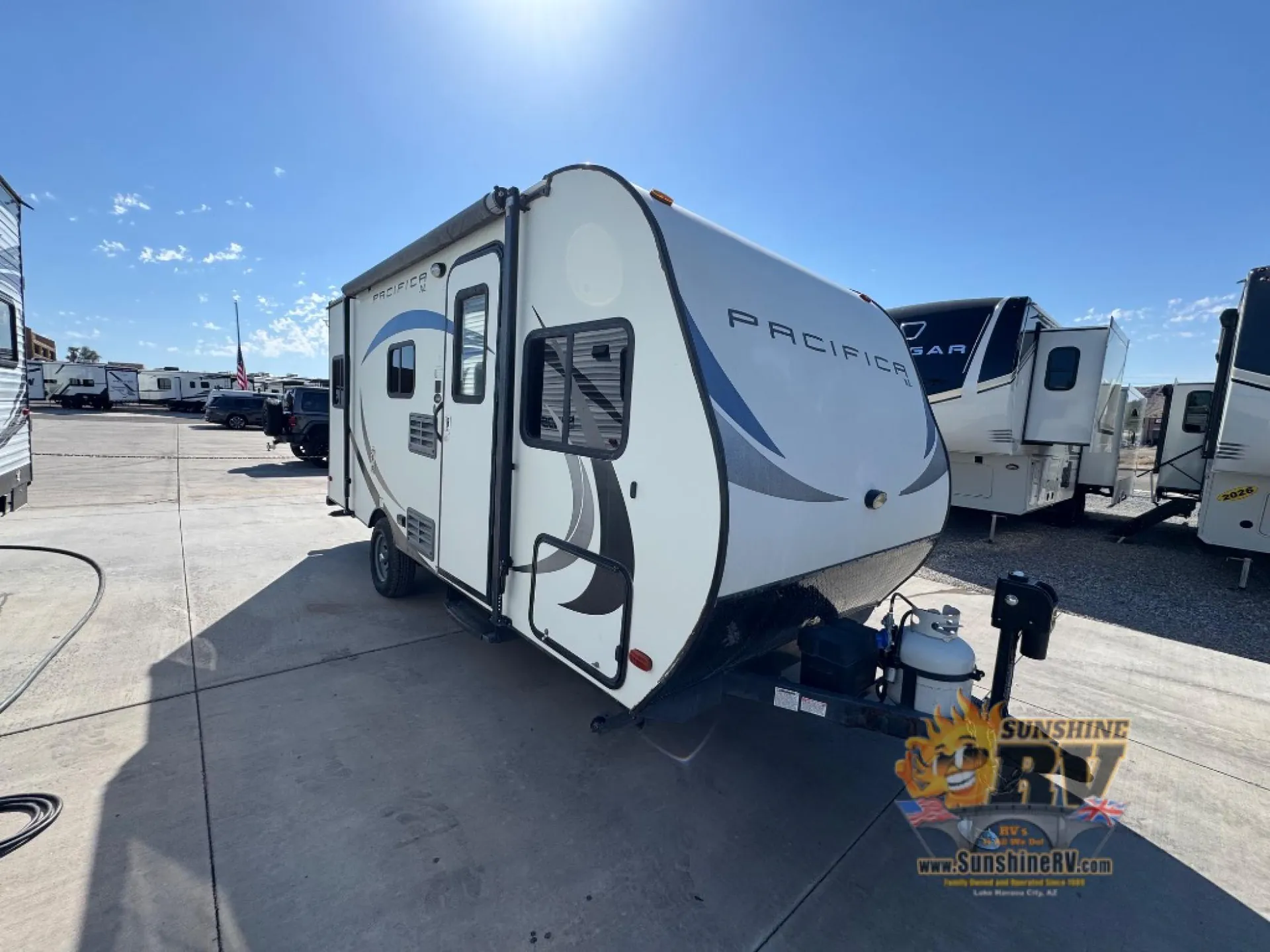 2018 Pacific Coachworks Pacifica XL 17RD - Photo 2