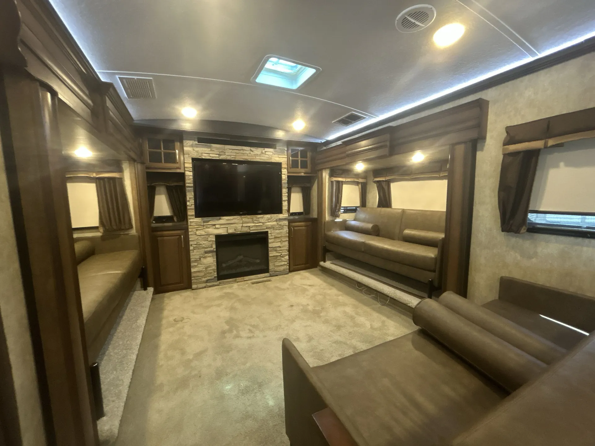 2015 Keystone Montana 3790RD — living area main