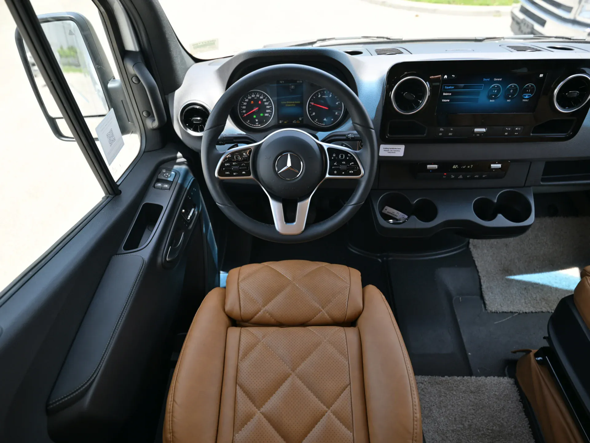 2027 Entegra Coach Insignia 24B - Photo 4