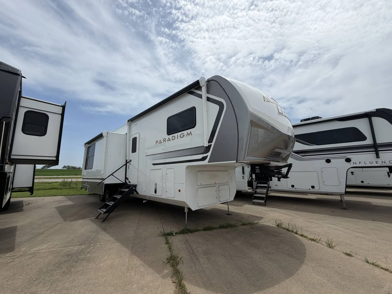 2026 Alliance RV Paradigm 395DS - Photo 2