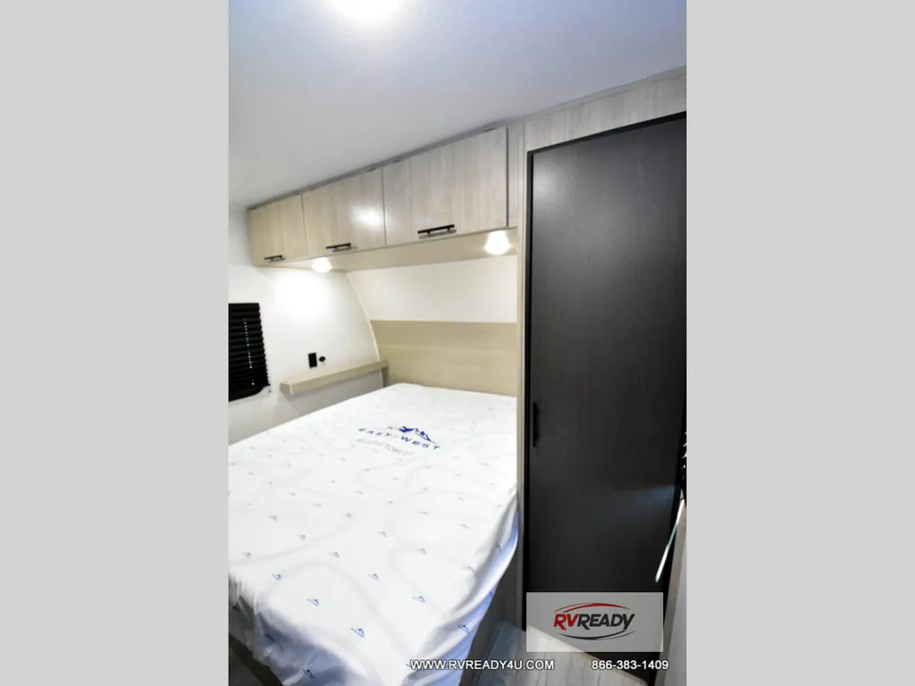 2027 East to West Della Terra 280BH, Photos photo 9