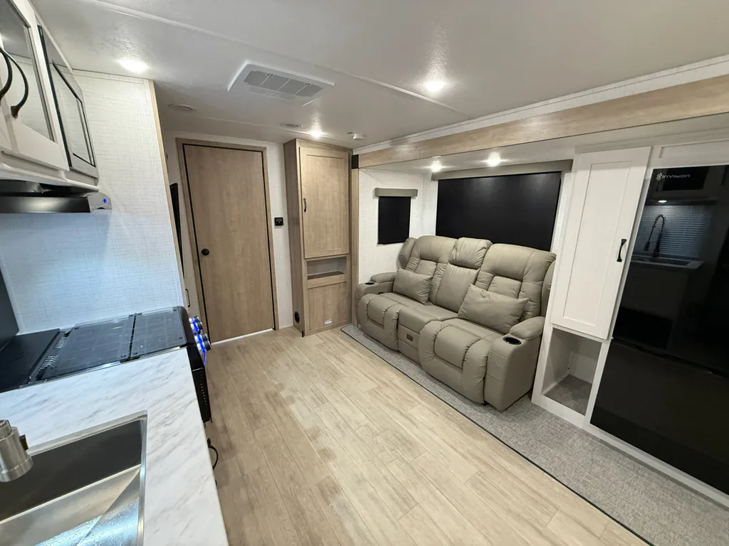 2025 Forest River Solaire 2420RBS, Photos photo 3