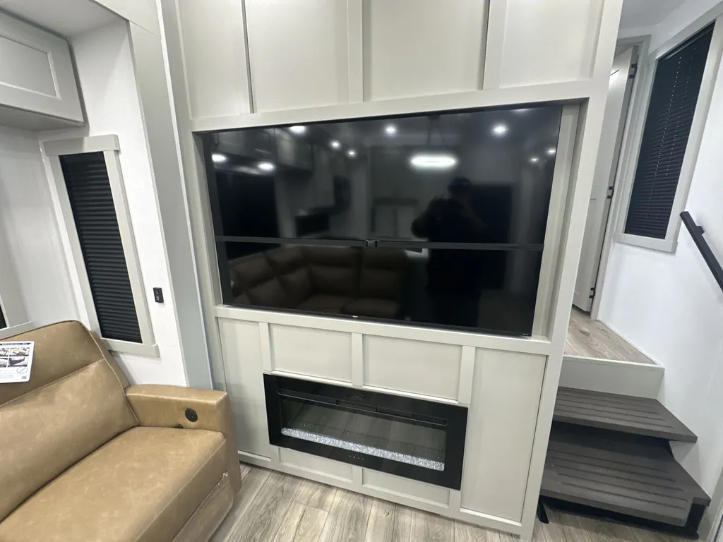 2026 Brinkley Model G 3950, Photos photo 4