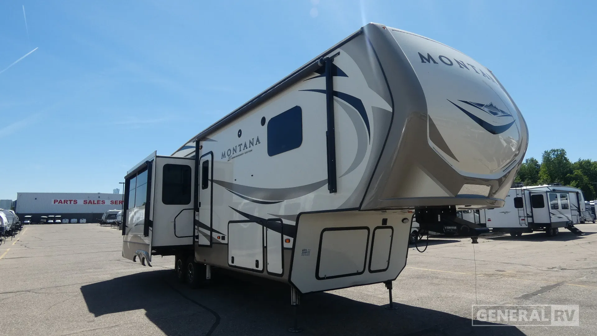 2019 Keystone Montana 3121RL - Photo 2