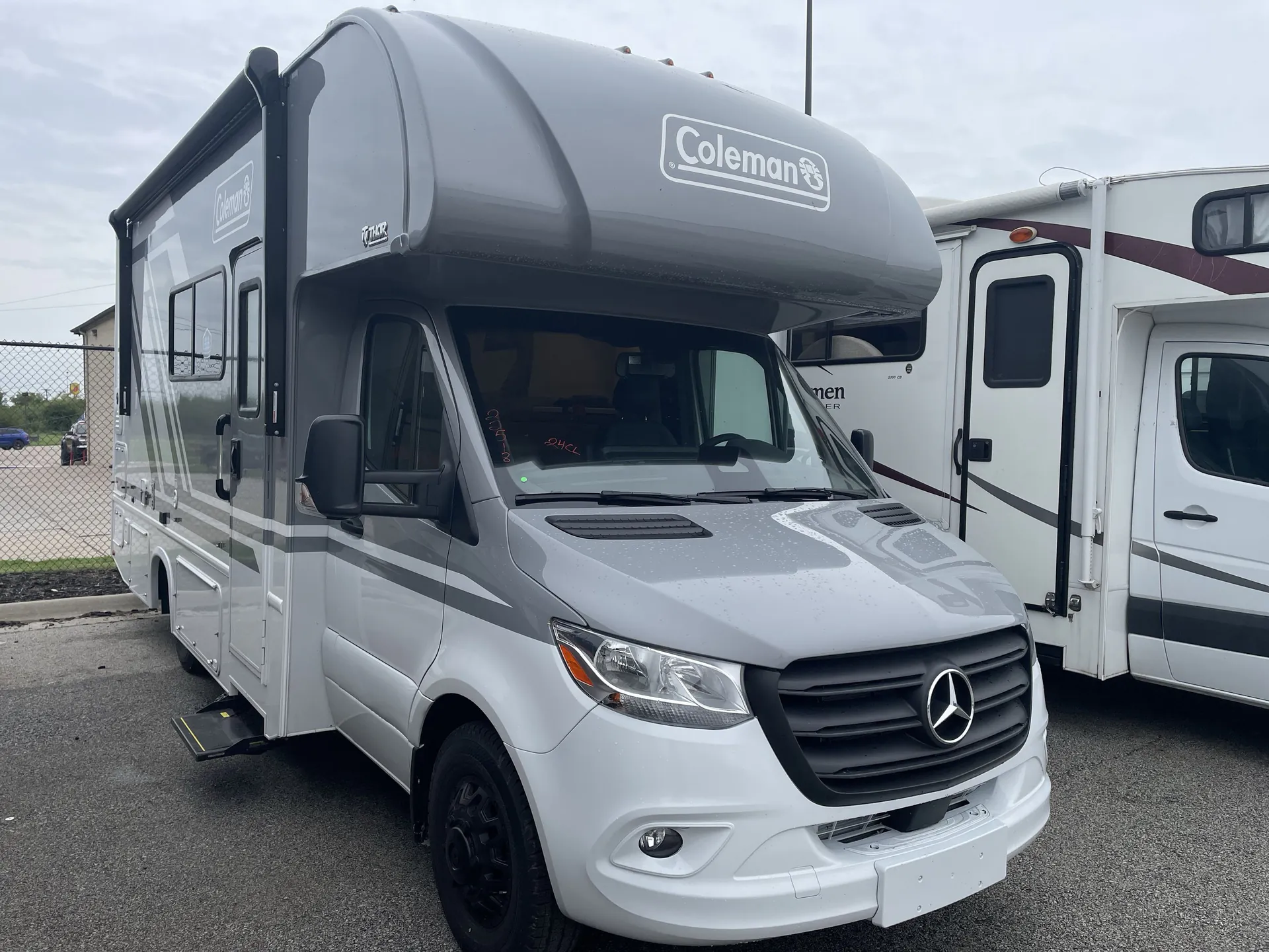 2027 Thor Motor Coach Coleman 24CL - Photo 2