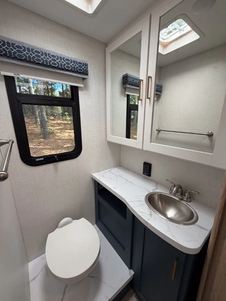 2027 Thor Motor Coach Quantum HS31, Photos photo 35