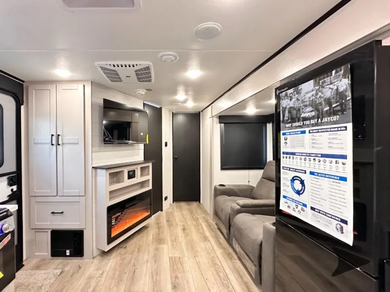 2026 Jayco Jay Feather 24FK - Photo 3