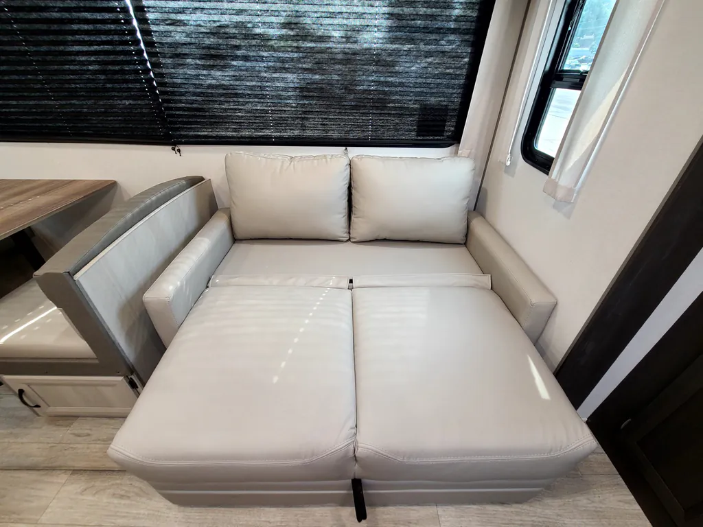 2027 Coachmen Catalina Legacy Edition 333DBDSCK, Photos photo 32