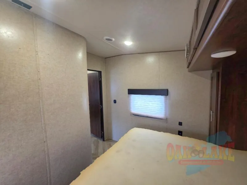 2018 Forest River RV Vengeance Rogue 31V - Photo 3