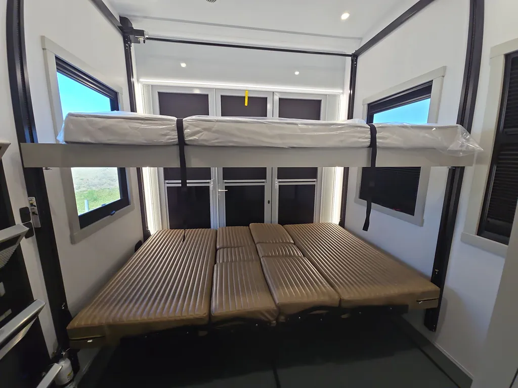 2026 Brinkley Model G 3520, Photos photo 30