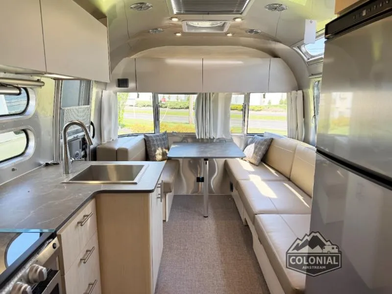2026 Airstream Flying Cloud 27FB - Photo 3