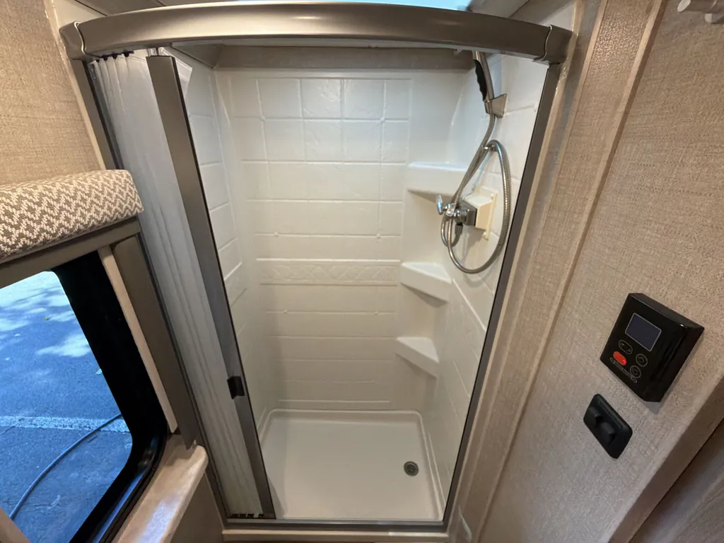 2021 Thor Motor Coach Tiburon 24FB, Photos photo 19