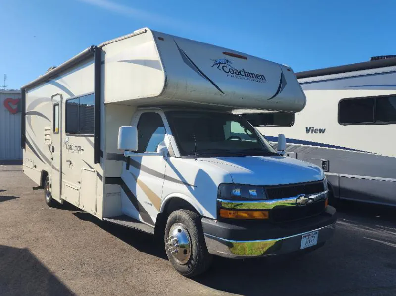 2017 Coachmen Freelander 26RS - Photo 2