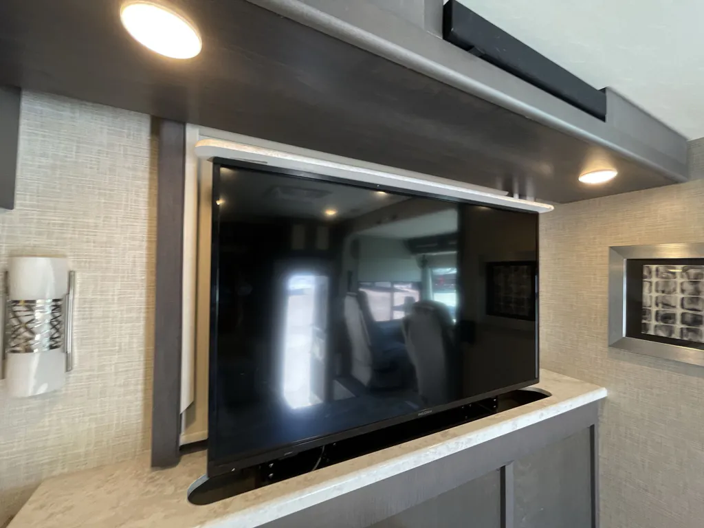 2023 Thor Motor Coach Challenger 35MQ, Photos photo 13