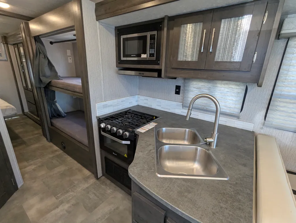 2023 Coachmen Pursuit 31BH, Photos photo 15