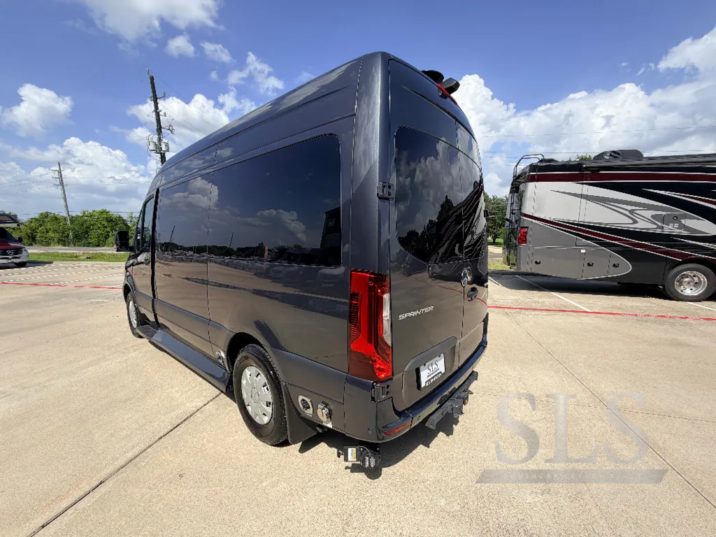 2024 Midwest Automotive Designs Luxe Cruiser D4, Photos photo 8