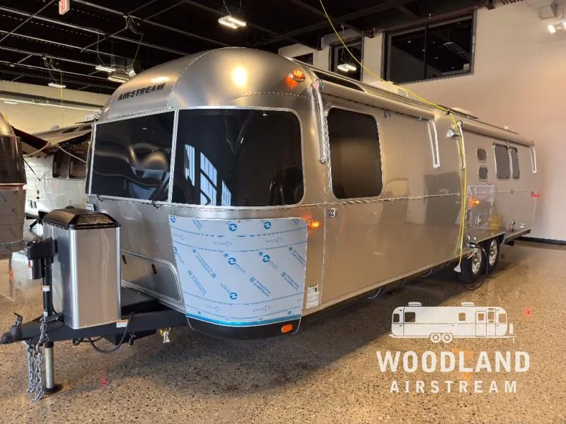 2026 Airstream Classic 33FB - Photo 3