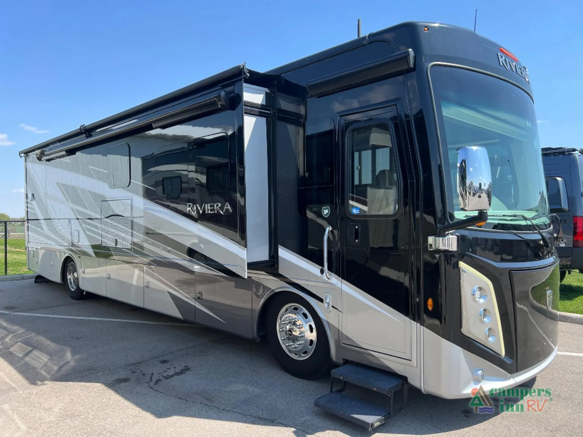 2024 Thor Motor Coach Riviera 38RB - Photo 2