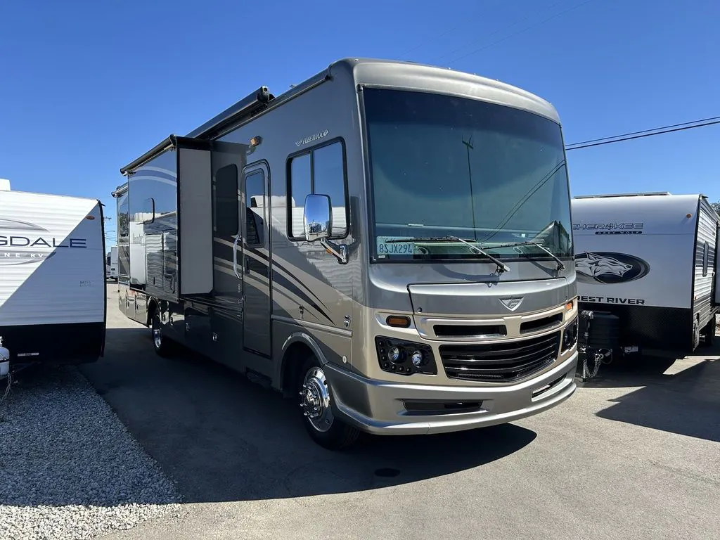 2015 Fleetwood RV Bounder 34T - Photo 2