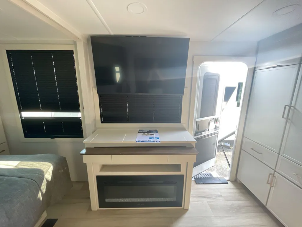 2026 Brinkley Model I 235, Photos photo 10