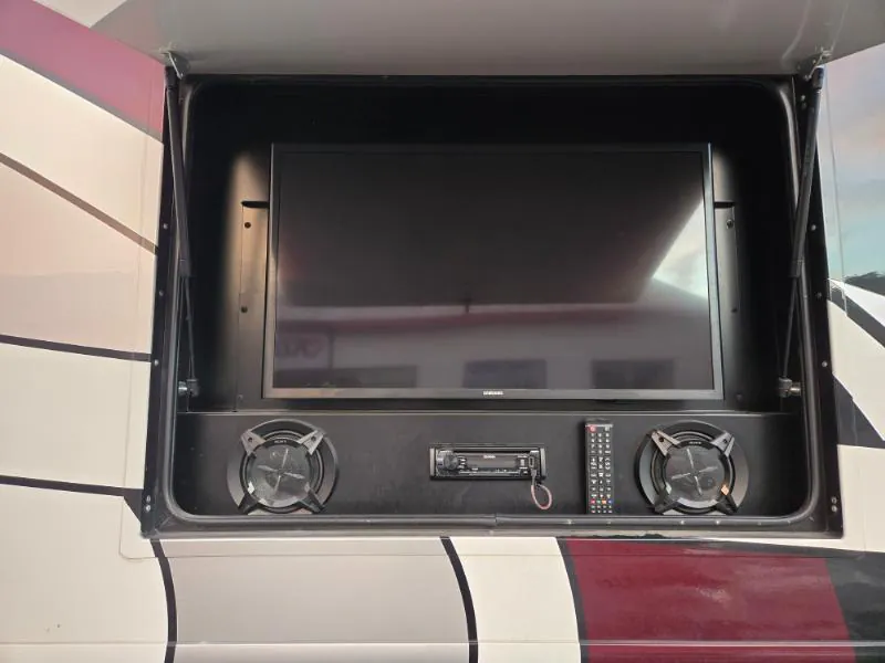 2018 Fleetwood Pace Arrow LXE 37R, Photos photo 15