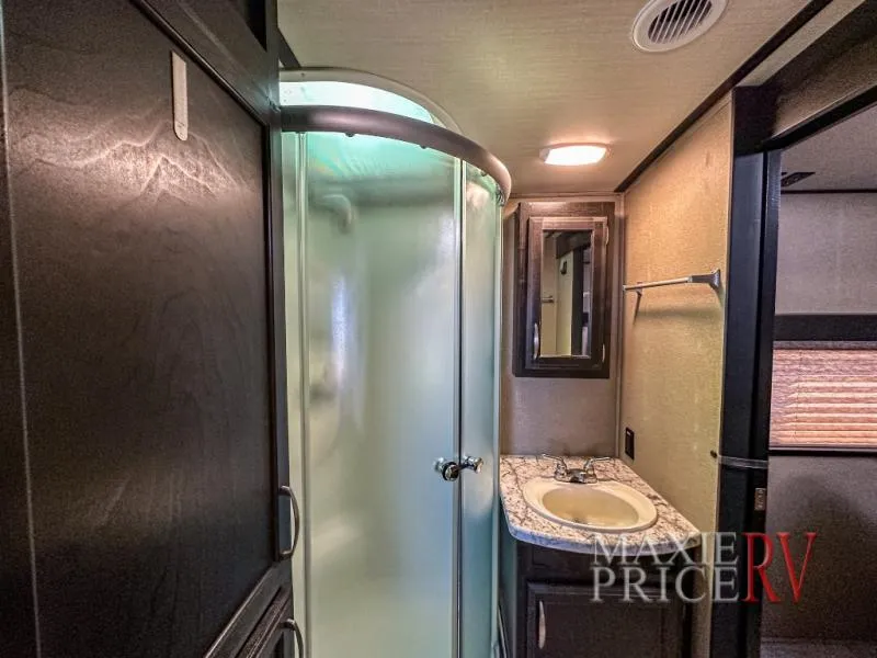 2018 Grand Design Imagine 2950RL - Photo 4