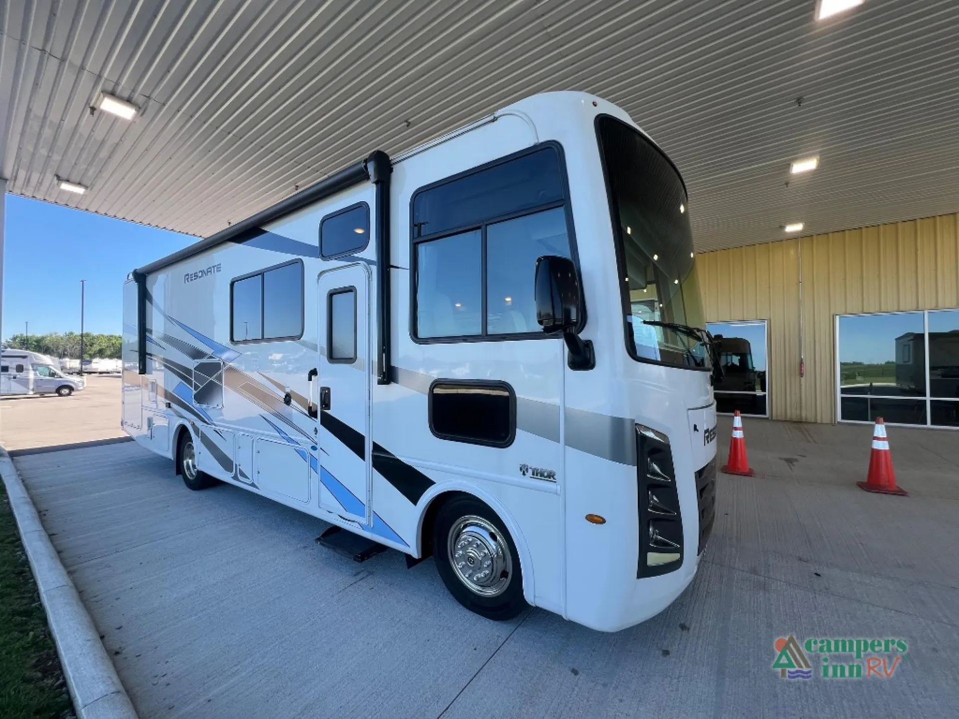 2023 Thor Motor Coach Resonate 29D - Photo 2