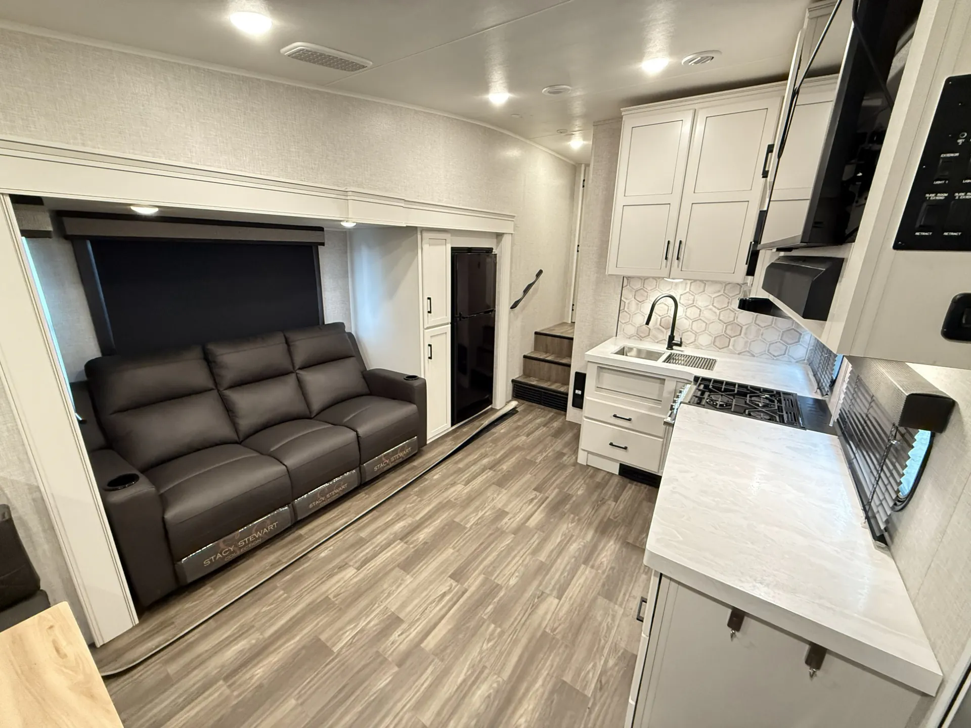 2024 Jayco Eagle HT 25RUC - Photo 2