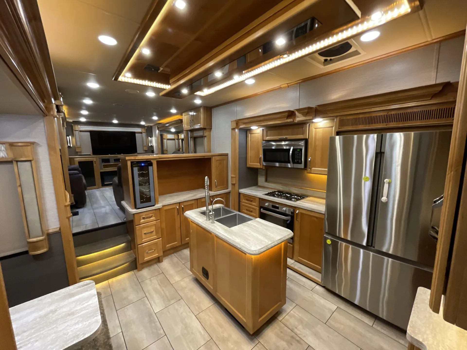 2020 vanleigh Beacon 42RDB — living area main