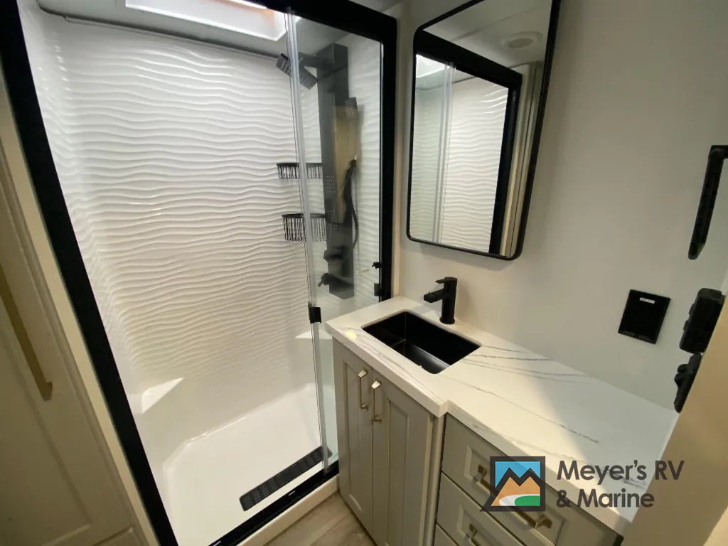 2026 Brinkley Model G 4100, Photos photo 21