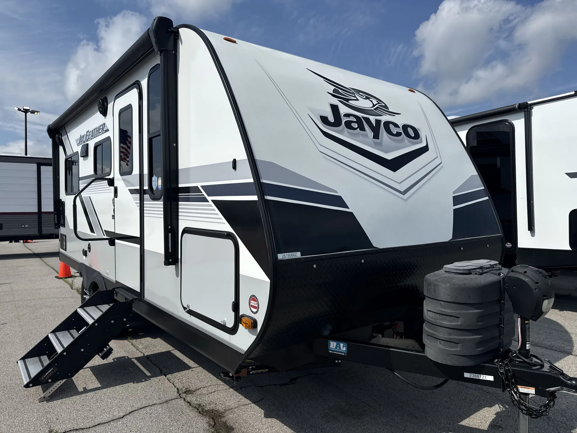 2024 Jayco Jay Feather 19MRK - Photo 2
