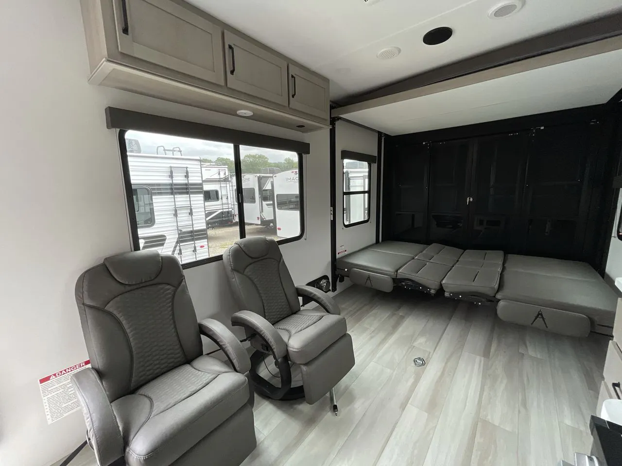 2026 Grand Design Momentum G-Class 27G - Photo 4