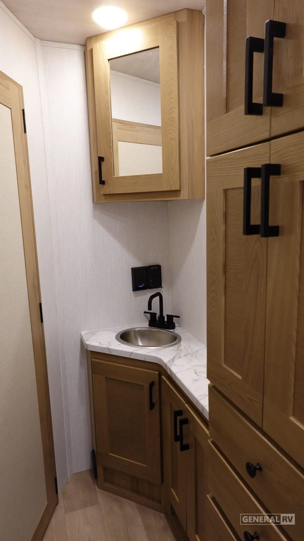 2027 NeXus RV Maximus 34MX, Photos photo 21