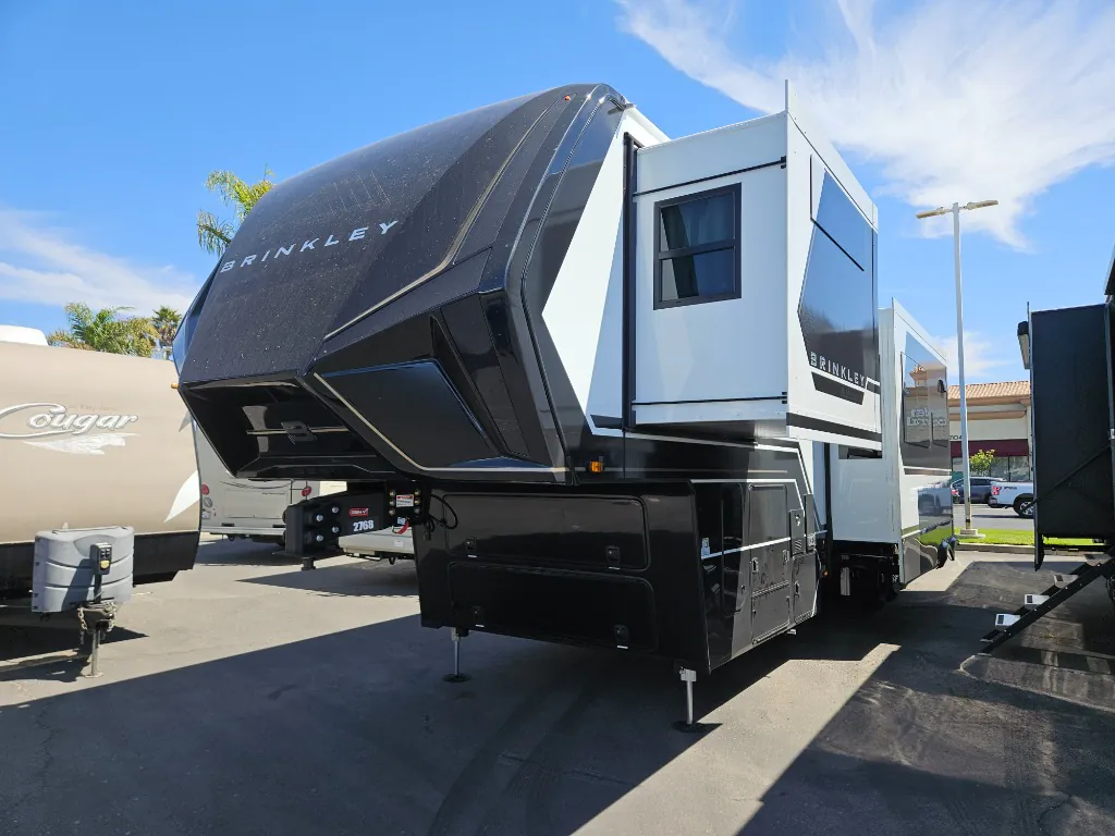 2026 Brinkley Model G 3950, Exterior photo 2