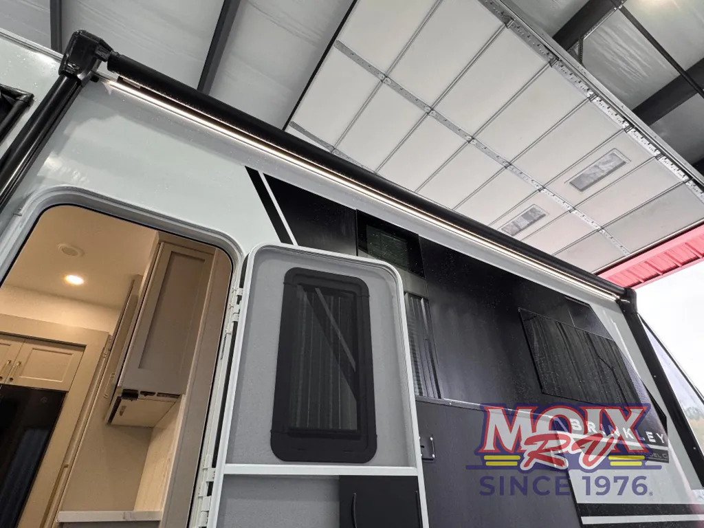 2026 Brinkley Model G 4100, Photos photo 32